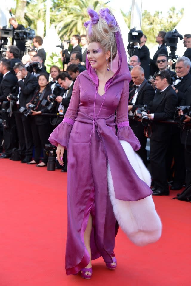 It seems to be a Cannes tradition for Elena Lenina to walk the red carpet in some kind of eccentric creation. Cannes, May 16, 2012