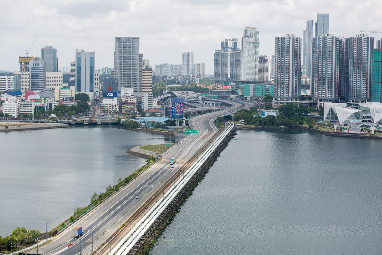 A trickle of traffic seen along the Causeway linking Malaysia and Singapore  on 18 March 2020, the first day of Malaysia's two-week border lockdown. (PHOTO: Dhany Osman / Yahoo News Singapore)