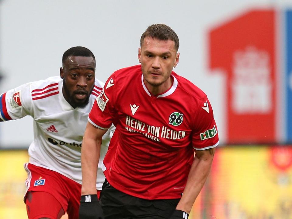 Baris Basdas (r.) im Trikot von Hannover 96. (Bild: getty/[EXTRACTED]: Cathrin Mueller/Getty Images)