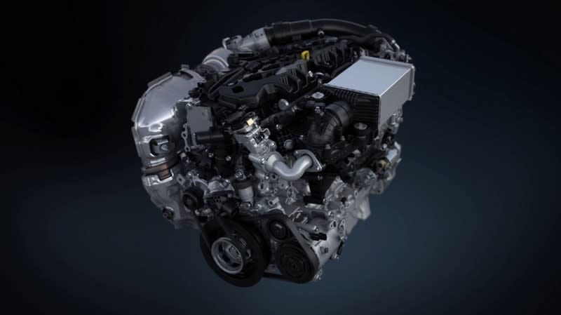 3.3升e-Skyactiv D直六柴油引擎採用DCPCI分配控制部分預混合壓縮點火技術，提供200hp(後驅)與254hp(四輪)兩種動力。