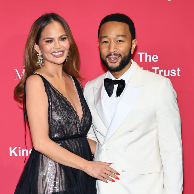 Chrissy Teigen y su esposo John Legend credit:Bang Showbiz