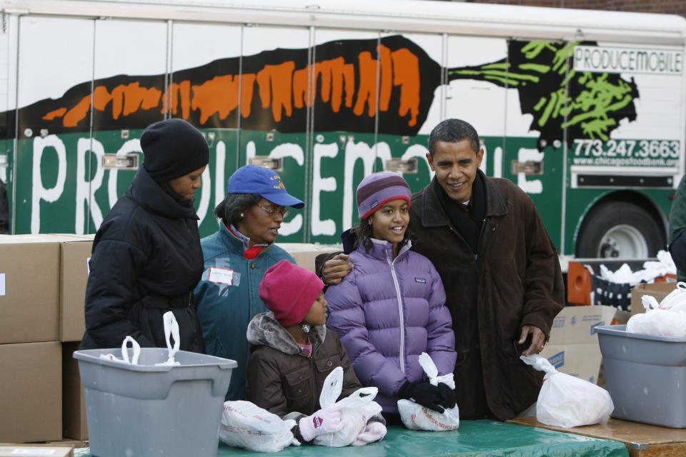 As president-elect in 2008, Obama and his family gave away care packages at a food bank in Chicago. (Photo: John Gress via Getty Images)