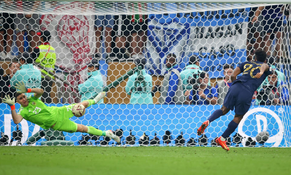 Kingsley Coman erró su disparo en la tanda de penales en la final de Qatar 2022 frente a Argentina (Foto: Stefan Matzke - sampics/Corbis via Getty Images)