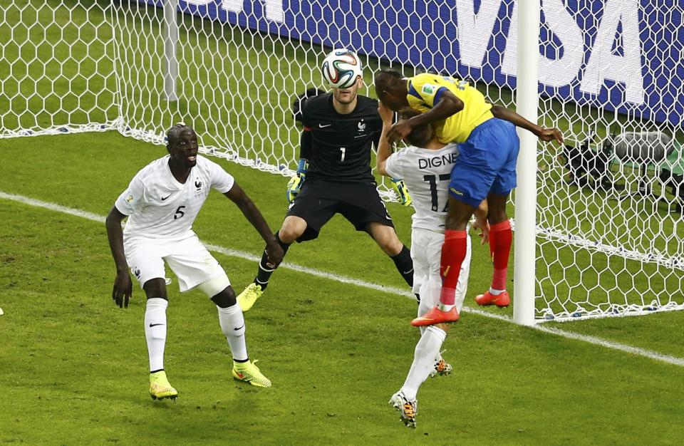 Ecuador's Enner Valencia (R) tries to score near France's Mamadou Sakho, goalkeeper Hugo Lloris and Lucas Digne during their 2014 World Cup Group E soccer match at the Maracana stadium in Rio de Janeiro June 25, 2014. REUTERS/Ricardo Moraes (BRAZIL - Tags: SOCCER SPORT WORLD CUP)