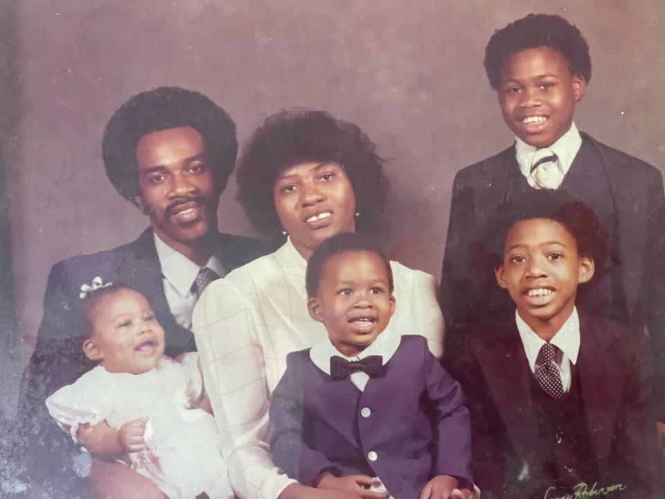 A portrait of the full Reed family. Back row, left to right: John (father), Edith (mother), Cazinova (oldest brother). Front row, left to right: Tomekia (daughter), Victor (youngest brother), Carlos (middle brother).