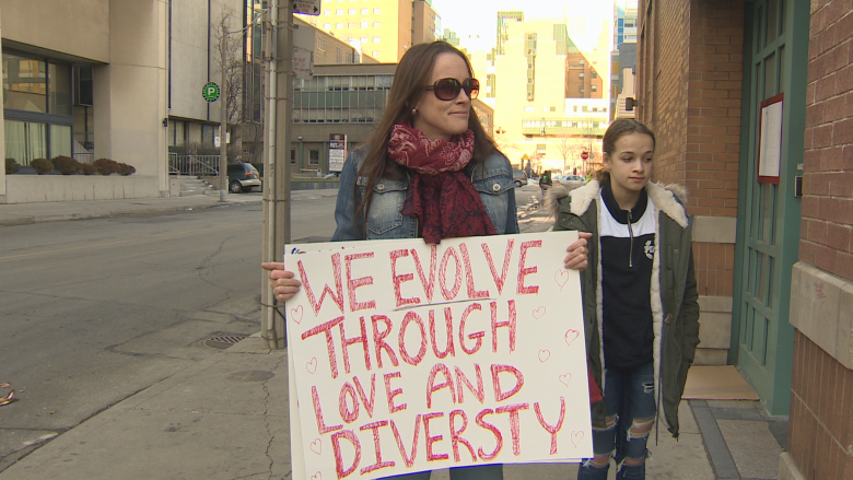 Police investigate anti-Muslim rally outside Toronto mosque as possible hate crime