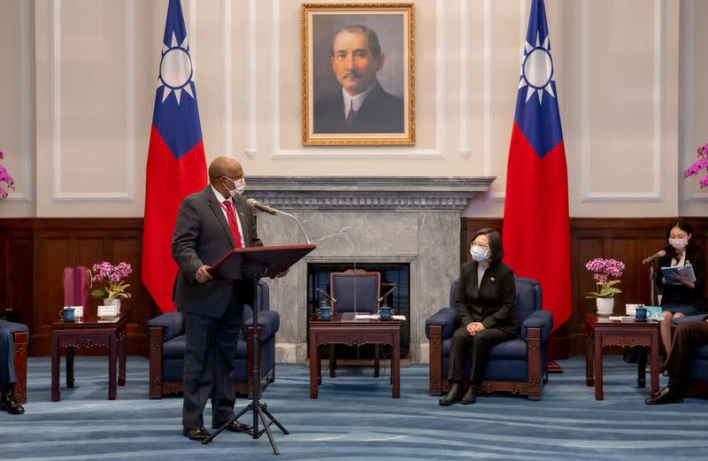 Somaliland Foreign Minister Essa Kayd Mohamoud meets Taiwan President Tsai Ing-wen in Taipei