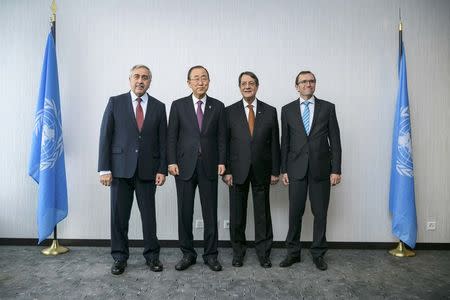 Turkish Cypriot leader Mustafa Akinci (L-R), UN Secretary-General Ban Ki-moon, Cypriot President Nicos Anastasiades and UN special envoy Espen Barth Eide pose for photographers during the Cyprus reunification talks in the Swiss mountain resort of Mont Pelerin, Switzerland November 7, 2016. REUTERS/Fabrice Coffrini/Pool