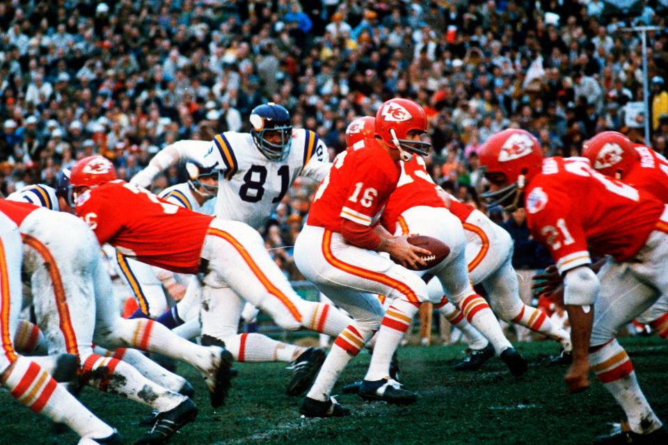 Kansas City Chiefs quarterback Len Dawson (16) turns around to hand the ball off to running back Mike Garrett (21) during Super Bowl IV, Jan. 11, 1970, at Tulane Stadium in New Orleans. (AP Photo/File)