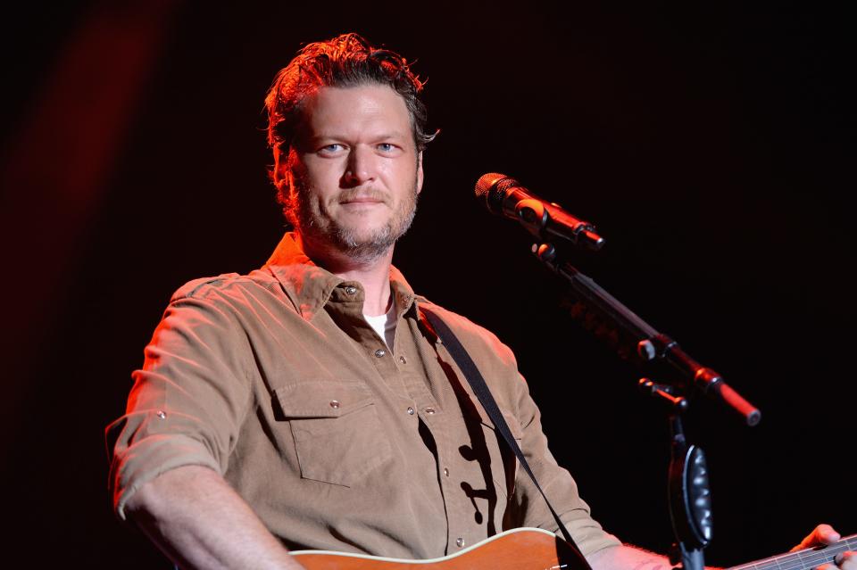 Singer Blake Shelton performs onstage during day 1 of the Big Barrel Country Music Festival on June 26, 2015, in Dover, Delaware.  (Photo by Stephen Lovekin/Getty Images for Big Barrel)