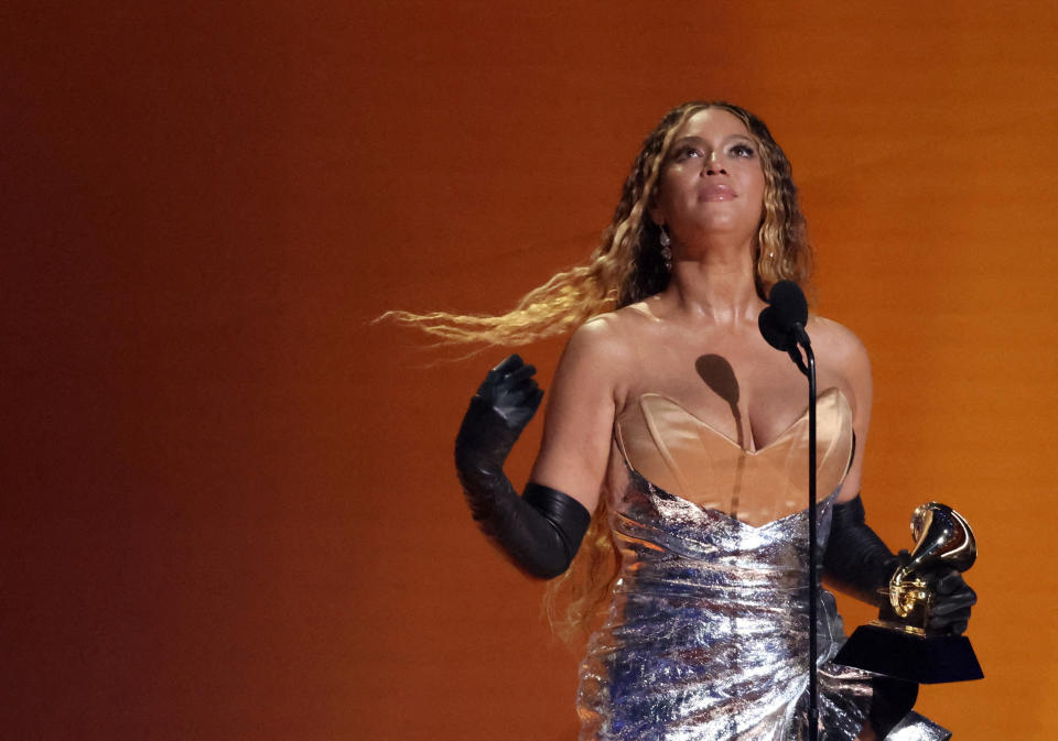 Da waren sie noch warm blondiert: Beyoncé bei den Grammys im Februar.