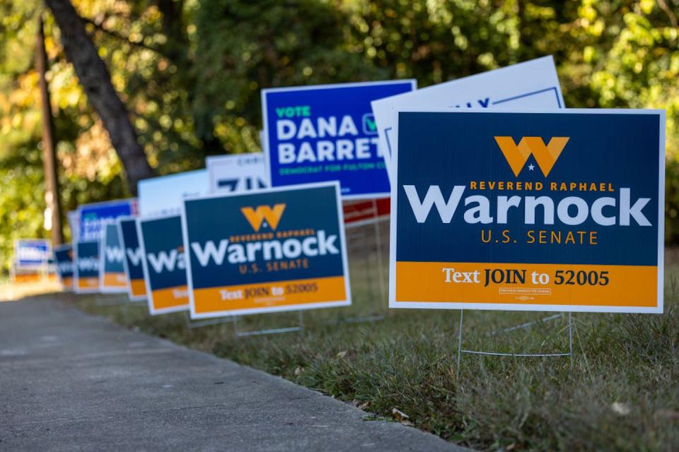 In a tight race, signs certainly don’t hurt. <a href="https://www.gettyimages.com/detail/news-photo/campaign-signs-are-seen-outside-early-voting-locations-in-news-photo/1244180085?phrase=campaign%20signs&adppopup=true" rel="nofollow noopener" target="_blank" data-ylk="slk:Nathan Posner/Anadolu Agency via Getty Images;elm:context_link;itc:0;sec:content-canvas" class="link ">Nathan Posner/Anadolu Agency via Getty Images</a>