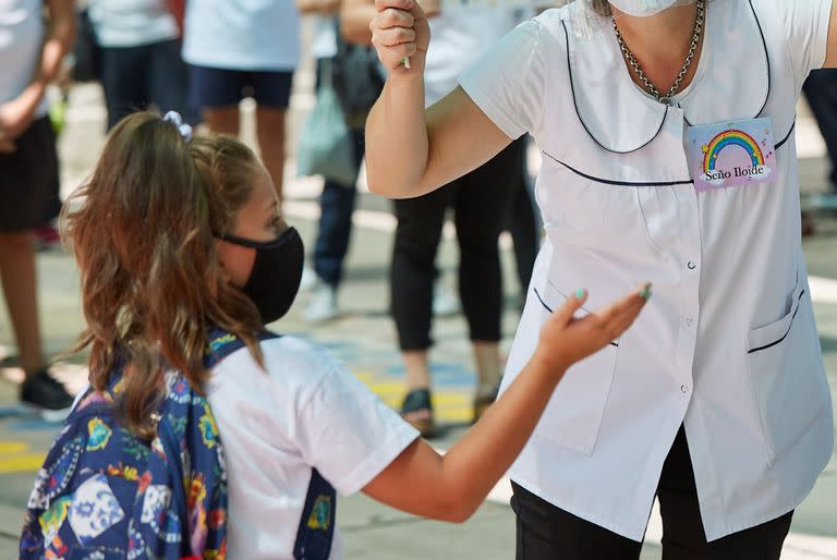 Escuela; barbijo; colegio; niños; niñas; gimnasia; sociedad