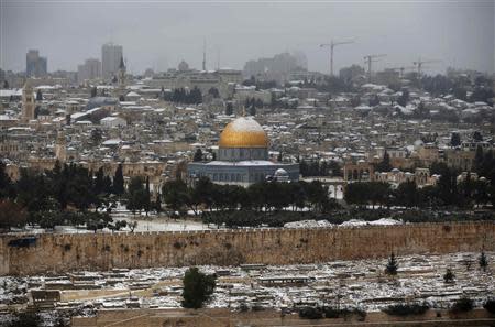 The snow capped Dome of the Rock in the compound known to Muslims as Noble Sanctuary and to Jews as Temple Mount, in Jerusalem's Old City is seen from the Mount of Olives December 12, 2013. REUTERS/Darren Whiteside