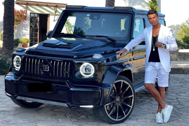 Cristiano presumió en redes sociales con su lujoso coche