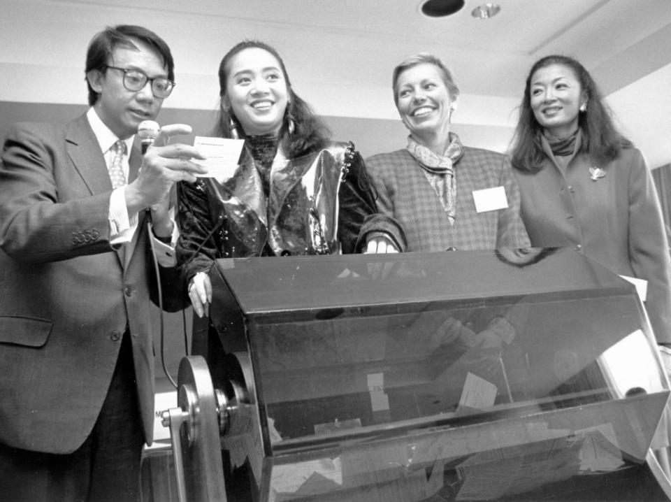 The Hong Kong Cancer Fund lucky draw with ( L to R ) David Tang, Anita Mui Yim-fong, Mrs Rebecca Purves and Mrs Jayne Paterson. 07 March 1991 ( B/W Photo ) (Photo by Oliver Tsang/South China Morning Post via Getty Images)