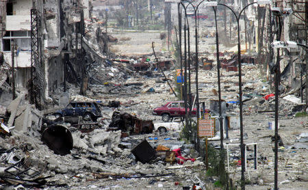 A general view of a deserted and damaged street filled with debris in Homs, Syria, March 9, 2014. REUTERS/Thaer Al Khalidiya/File Photo