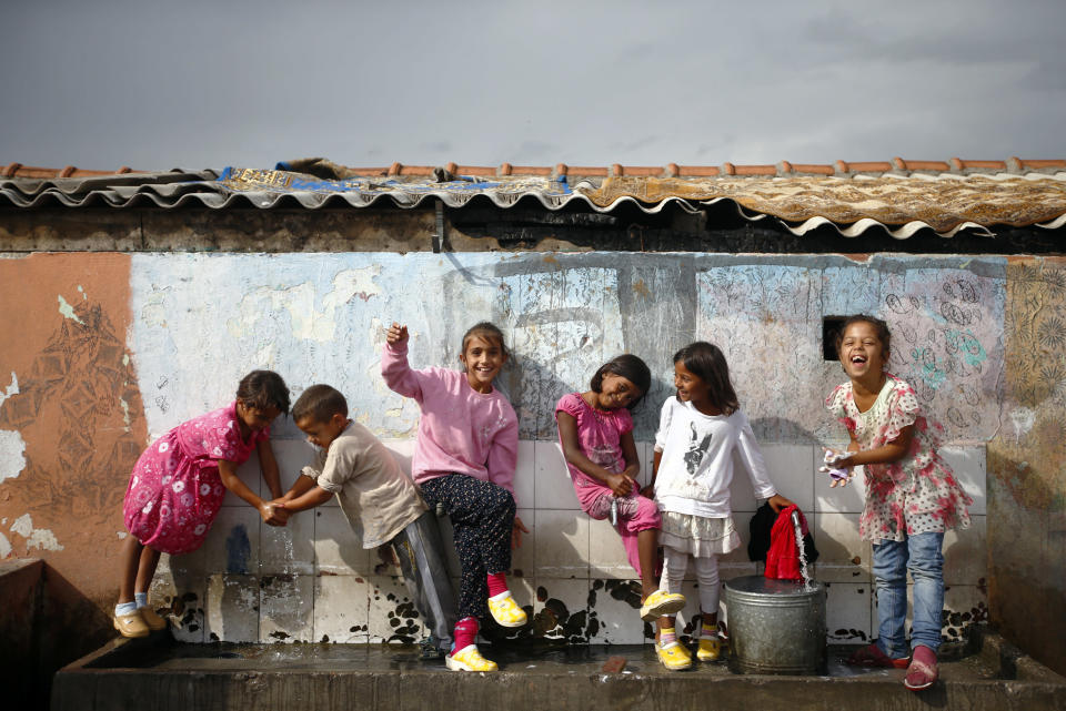 Roma refugees from Kosovo play with water at the Vrela Ribnicka camp in Podgorica, October 13, 2012. The early parliamentary elections in Montenegro are scheduled for October 14th. REUTERS/Marko Djurica (MONTENEGRO - Tags: POLITICS ELECTIONS TPX IMAGES OF THE DAY)