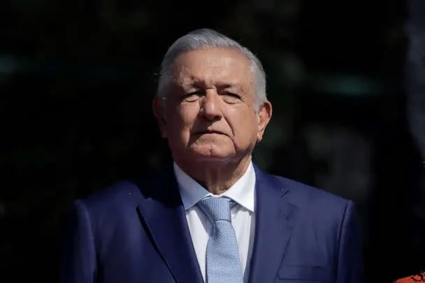 FOTO: El presidente mexicano, Andrés Manuel López Obrador, asiste a un evento en la Ciudad de México, el 24 de mayo de 2022. (Gerardo Vieyra/NurPhoto vía Shutterstock)