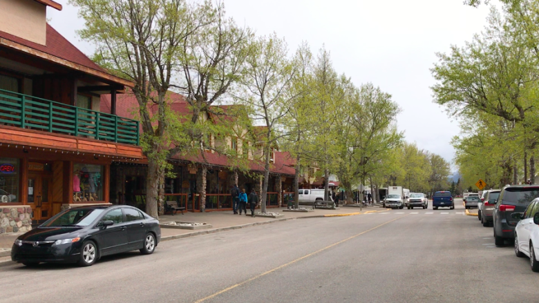 'I don't want to see this town ruined': Waterton folks threaten legal action, vigilantism over visitor centre