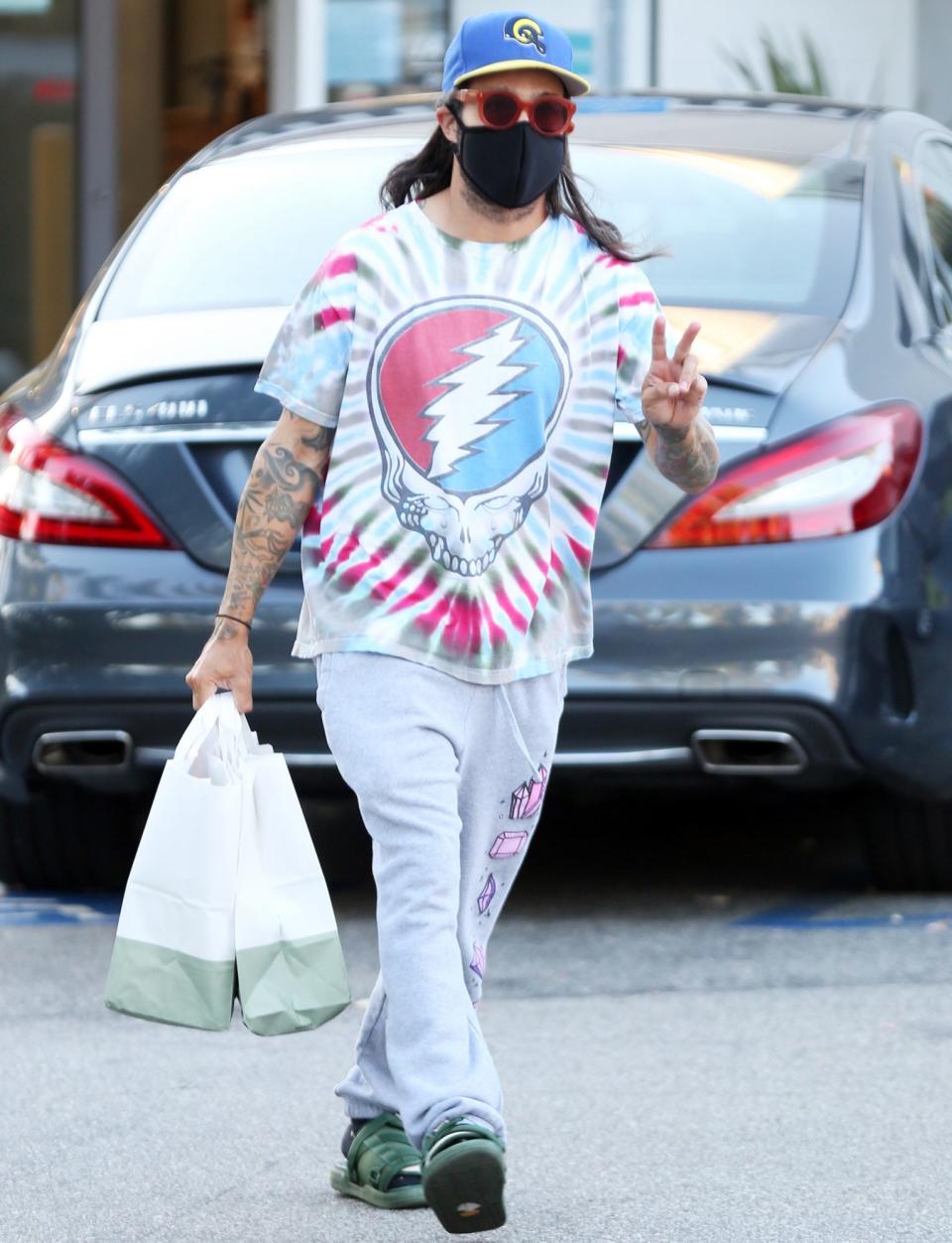 <p>Pete Wentz flashes a peace sign as he picks up groceries in a Grateful Dead T-shirt on Tuesday in L.A. </p>