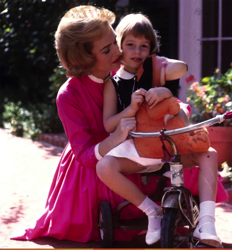 Another moment between mother and daughter