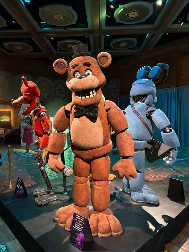 REAL FREDDY FAZBEAR ANIMATRONIC? Real or Fake? 