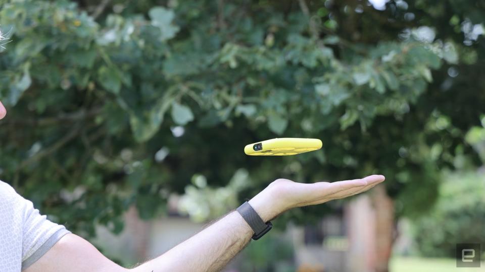 <p>Pixy drone hands-on: A flying robot photographer for Snapchat users</p>
