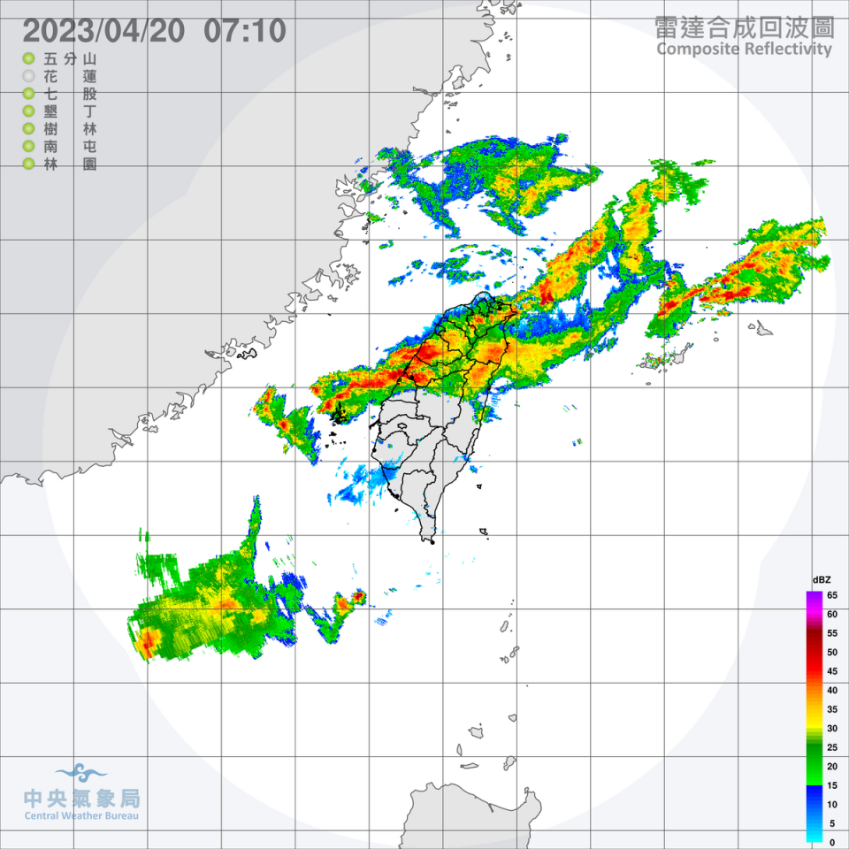 雖然雨帶經過台灣，但上午7時的雷達合成回波圖，缺水嚴重的台南、嘉義又被「跳過」。   圖：中央氣象局／提供