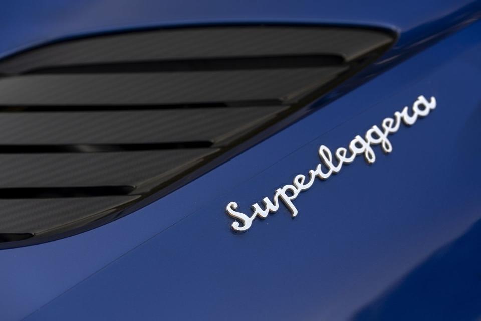 <p>2020 Aston Martin DBS Superleggera Volante</p>