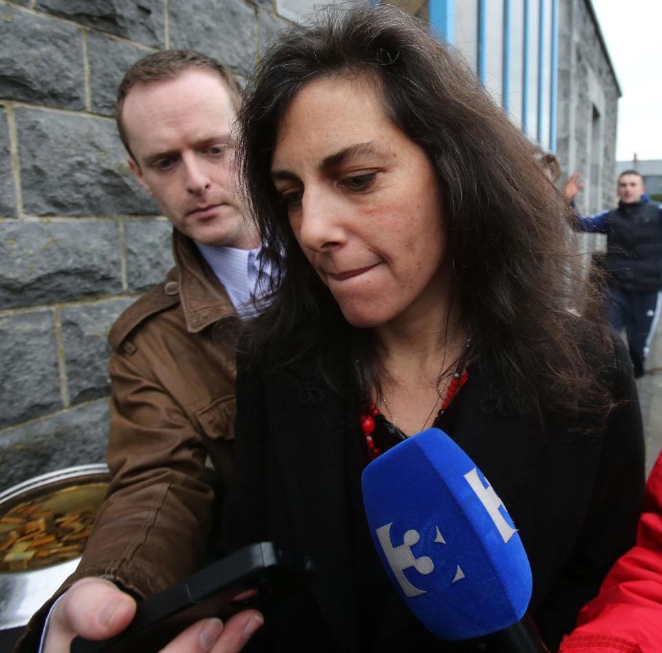 Jenny Lauren, niece of US fashion designer Ralph Lauren, leaves Ennis District Court, Ennis, Ireland, Wednesday Jan. 8, 2014. Lauren appeared in an Irish court on charges of being drunk and disorderly on a New York-bound plane. Jewelry designer Jenny Lauren was arrested after a Delta flight from Barcelona made an unscheduled stop at Shannon Airport on Monday. (AP Photo/PA, Niall Carson) UNITED KINGDOM OUT NO SALES NO ARCHIVE