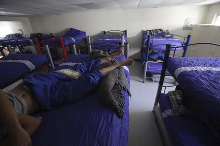 Boys lie down as they rest in bunk beds at the shelter for underage immigrants and repatriated minors "Mexico, my home" in Ciudad Juarez May 27, 2014. REUTERS/Jose Luis Gonzalez