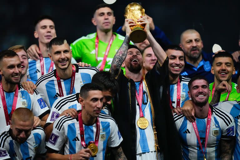 El famoso tiktoker que sorprendió al revelar que es el primo de un jugador de la selección y dio a conocer su comida preferida
Argentina Campeón
Lionel Messi