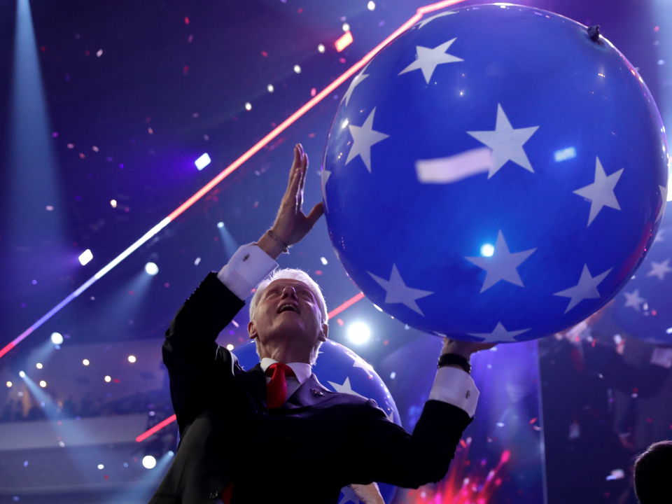 bill clinton balloons 2