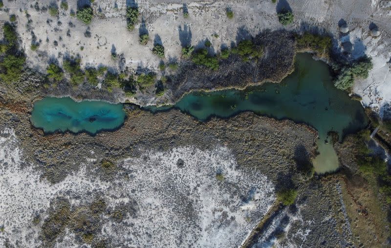 Vista de dron muestra la "Poza de la Becerra", en Cuatro Ciénagas