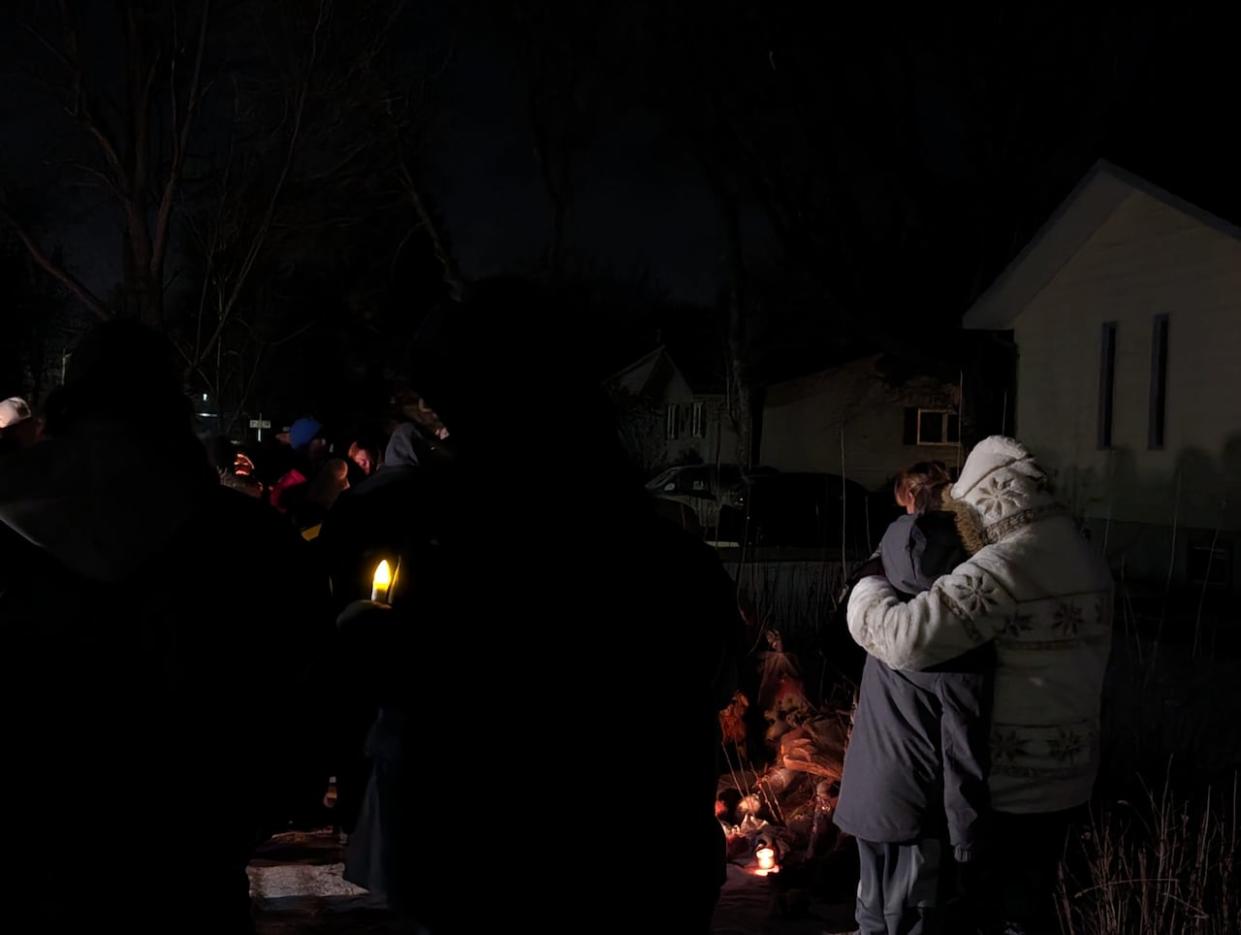 Over a hundred people in the community, including the victims' families. (Arturo Chang/CBC - image credit)