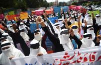 <p>Pakistani students from Anwar-e-Habib Welfare Foundation shout slogans against Myanmar’s government to condemn the ongoing violence against the Rohingya Muslim minority, in Karachi on Sept. 25, 2017. (Photo: Rizwan Tabassum/AFP/Getty Images) </p>