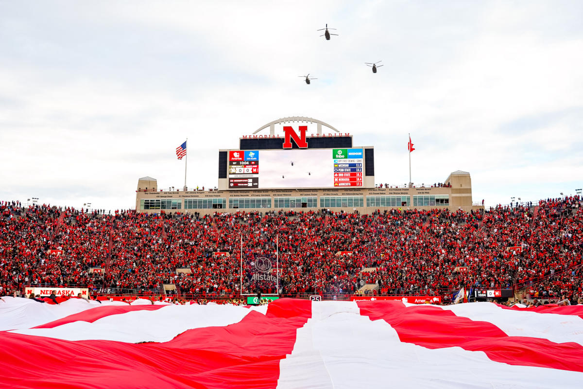 Nebraska plockar upp Hawaiian offensiv linjeman, Michigan State fokuserar på fotbollscenter