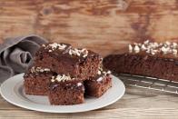 <p>Zwar keine klassischen Lebkuchen, aber trotzdem richtig lecker: Lebkuchen-Brownies. Als Schokoladenfan werden Sie ganz besondere Freude daran haben ... (Bild: iStock / IngridHS)</p> 
