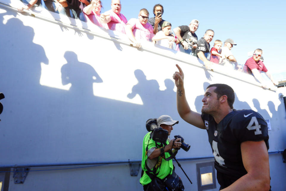 Raiders QB Derek cARR