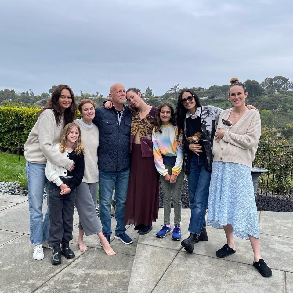 Bruce Willis with his children, his wife and ex-wife Demi Moore