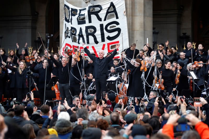 Paris Opera musicians perform against pension reform plans in Paris