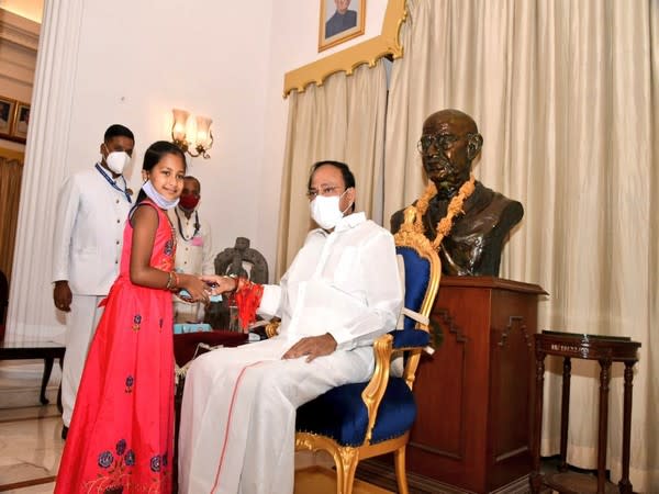 Vice President M Venkaiah Naidu at Raj Bhavan in Bengaluru (Photo/Twitter)