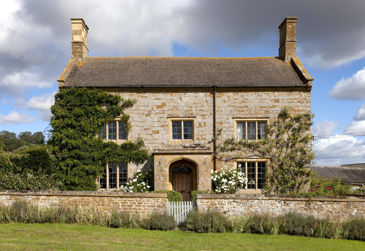 Pretty Cotswold stone farmhouse, Gloucestershire, England.