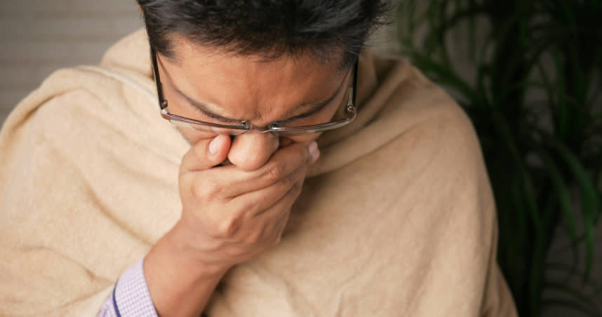 咳嗽是生理反應，若是長期不止就必須看醫生檢查。（示意圖／Unsplash）
