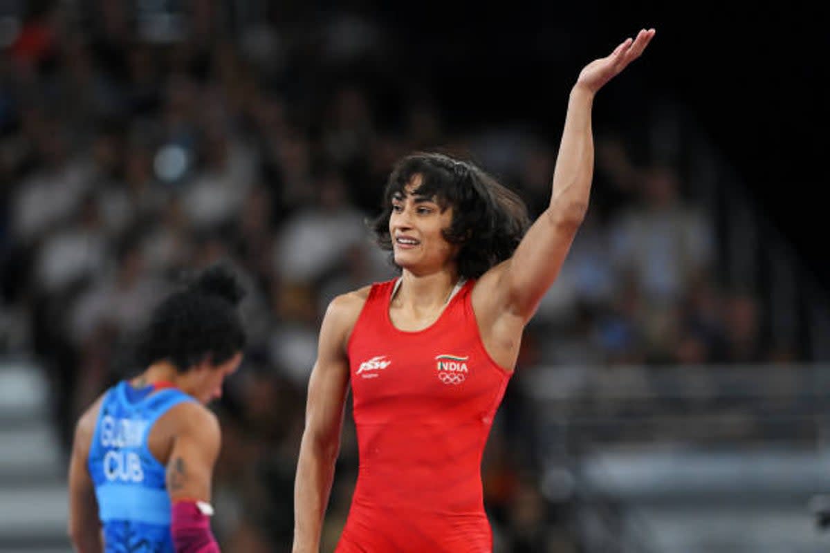 Indian wrestling star Vinesh Phogat disqualified before gold medal bout