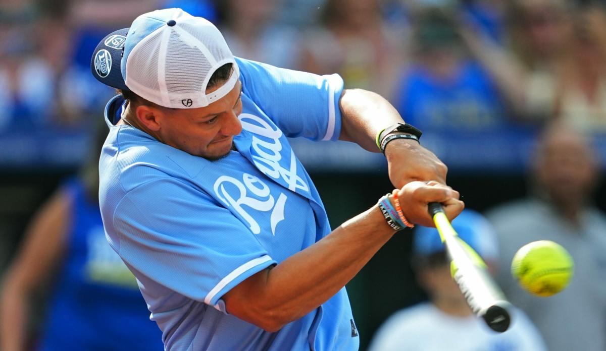 Photos: Mahomes, Kansas City Chiefs trade footballs for softballs in  charity game