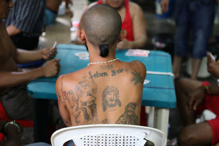 Prisoners play cards in Puerto Cortes jail, Honduras, July 31, 2018. REUTERS/Goran Tomasevic