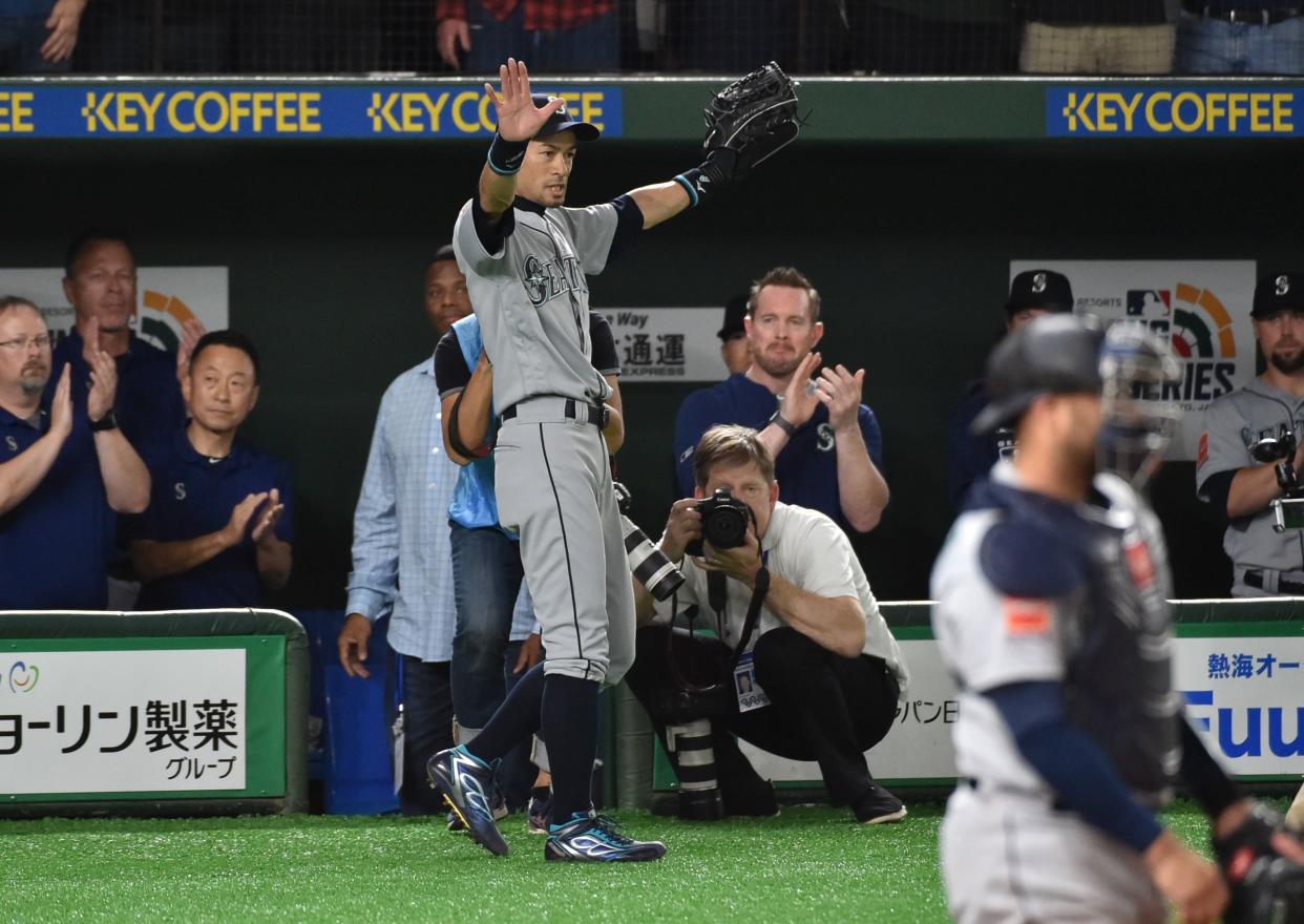 Seattle Mariners Ichiro Suzuki (C, #51) leaves the field in the bottom of eighth inning at the Major League Baseball Japan Opening Series in Tokyo on March 21, 2019. (KAZUHIRO NOGI/AFP/Getty Images)