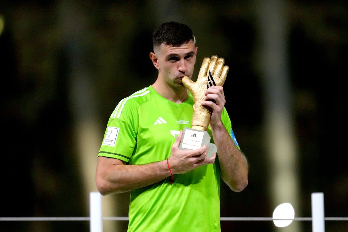 Argentina goalkeeper Emiliano Martinez poses with the best goalkeeper award from Qatar 2022  (PA Wire)